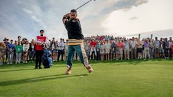Happy Gilmore (Adam Sandler) muss sich zuerst wieder ans Golfen gewöhnen.