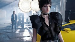 Model, Superheldin, Querulantin: Chloe fällt aus dem Rahmen.