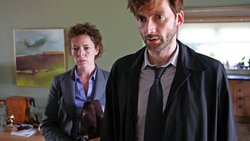 Auf Mörderhatz vor der mächtigen Kulisse von Broadchurch: Ellie Miller und Alec Hardy.