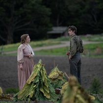 In wem schlummert das Böse? Cathy (Florence Pugh) und Charles Trusk (Mike Faist).