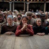 Mittendrin: Shakespeares Frau (Jessie Buckley) an der Aufführung von «Hamlet».