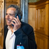 Roger Schawinski (80) weibelt im Nationalrat für den Erhalt von UKW.