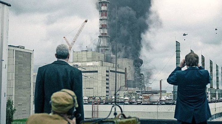 Bange Blicke auf die tödliche Atomwolke nach der Explosion in Reaktor 4.