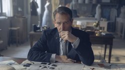 Introvertiert, schüchtern, genial: Christian Dior (Ben Mendelsohn).