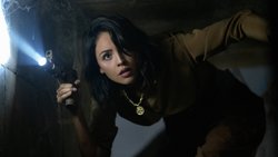 Esme (Eiza González) ist den Schatzjägern immer dicht auf den Fersen.