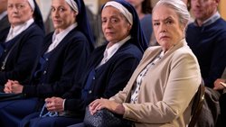 Charismatisch und gerissen: Kathy Bates (r.) feierte als neue «Matlock» ein starkes Seriencomeback.