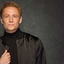 Smart, schnell und gewitzt: Matthias Schweighöfer mimt den Herzbuben im Netflix-Actionfilm «Heart of Stone».
