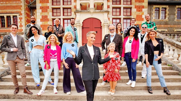 Sie sind dabei bei «Die Verräter – Vertraue niemandem» auf RTL: 1. Die Schlossherrin und neutrale Moderatorin Sonja Zietlow (55). 2. Ulrike von der Groeben (66), RTL-Sportjournalistin 3. Susan Sideropoulos (42), Schauspielerin 4. Shermine Shahrivar (40), Unternehmerin 5. Timothy Boldt (32), Schauspieler 6. Deutsch-Rapper Jalil (36) 7. Rapperin Sabrina Setlur (49) 8. Schauspieler Florian Fitz (66) 9. Sebastian Klussmann (34), ARD-Quizjäger 10. Friedrich Liechtenstein (67), Werbeikone 11. Irina Schlauch (32), Princess Charming (2021) 12. Vincent Gross, (27), Schweizer Schlagersänger 13. Pascal Hens (46), Ex-Profihandballer 14. Schlagersängerin Anna-Carina Woitschack (30) 15. Schauspieler Claude-Oliver Rudolph (66) 16. Schauspielerin Mariella Ahrens (54) 17. Schauspielerin Christine Urspruch (52)