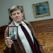 «Üble Sache»! Privatdetektiv Maloney (Marcus Signer) sucht den verschwundenen Polizisten (Stefan Kurt).