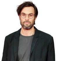 Max Simonischek. Der 39-jährige Schweizer Schauspieler («Zwingli») lebt in Berlin.