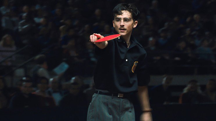 Euch zeig ich’s! Marty (Timothée Chalamet) beim Tischtennisturnier.