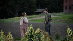 In wem schlummert das Böse? Cathy (Florence Pugh) und Charles Trusk (Mike Faist).