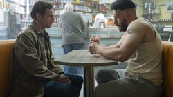 Stiefbrüder: Niall (Jamie Bell, l.) und Ruben (Richard Gadd).