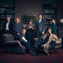 Familienfoto? Nein: Watson und Sherlock (vorne v. l.) mit dem brillanten Serien-Cast.