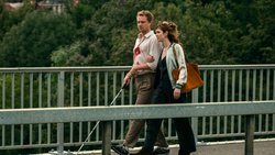 Der blinde Nathaniel (Sven Schelker) und Milla Nova (Lia von Blarer) sind seit langem eng befreundet.