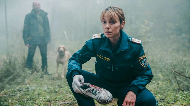 Pia (Julia Koschitz) ahnt nichts Gutes nach dem Fund von Amelies Schuh.