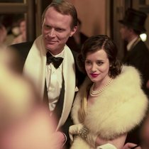 Ian (Paul Bettany) und Margaret Campell (Claire Foy) in «A Very British Scandal»