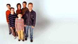 Nix zu lachen: Der superkluge Malcolm (Frankie Muniz, 2. v. l.) mit seiner chaotischen Familie.