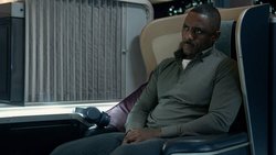 Der Unterhändler Sam Nelson (Idris Elba) versucht in «Hijack», ein Flugeug wieder heil auf den Boden zu bringen.