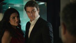 Da war alles noch in Ordnung: Alexander (Josh Hartnett) und Gabby Hoffman (Leila Farzad).