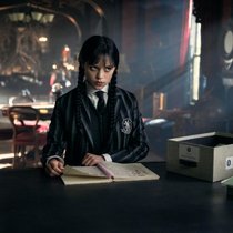 Immer wieder ein paar schaurig schöne Streamingstunden wert: «Wednesday» auf Netlix.