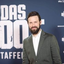 «Ich mag die Entwicklung meiner Figur, weil sie gewachsen ist und wir viele Facetten dieses Charakters kennenlernen dürfen»: Franz Dinda als LI Robert Ehrenberg.