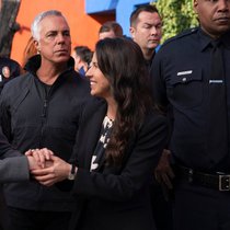 Freundschaft auf dem Prüfstand: Honey Chandler (Mimi Rogers, l.), Harry Bosch (Titus Welliver, M.).