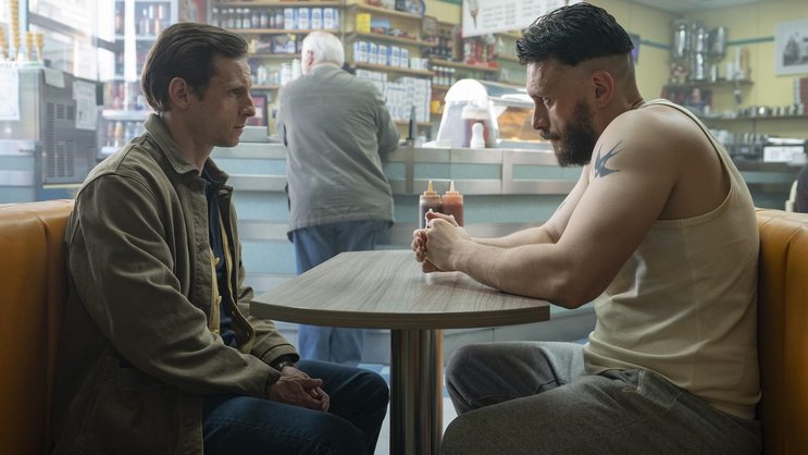 Stiefbrüder: Niall (Jamie Bell, l.) und Ruben (Richard Gadd).