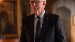 Auch alt und gut: Jeff Bridges' Widersacher John Lithgow als FBI Assistant Director Harold Harper.