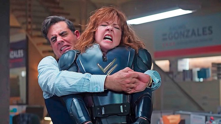 Melissa McCarthy und Bobby Cannavale werden handgreiflich.