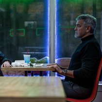Wer ist der Leitwolf? Brad Pitt (l.) und George Clooney als namenlose Aufräumer in der Unterwelt.