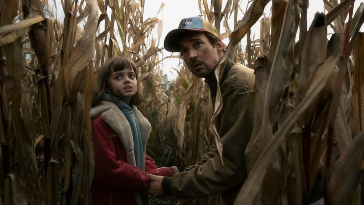 Auf der Flucht: Charlie (Yuna Bennett) und Vater Sven (Florian David Fitz) sind in Gefahr.