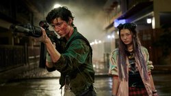 Duo infernale: Ani (Miku Martineau, r.) hilft Kate (Mary Elizabeth Winstead), an die Yakuza heranzukommen.