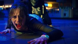 Scream Queen: Nach «Stranger Things» wird Maya Hawke nun in Teil eins terrorisiert.