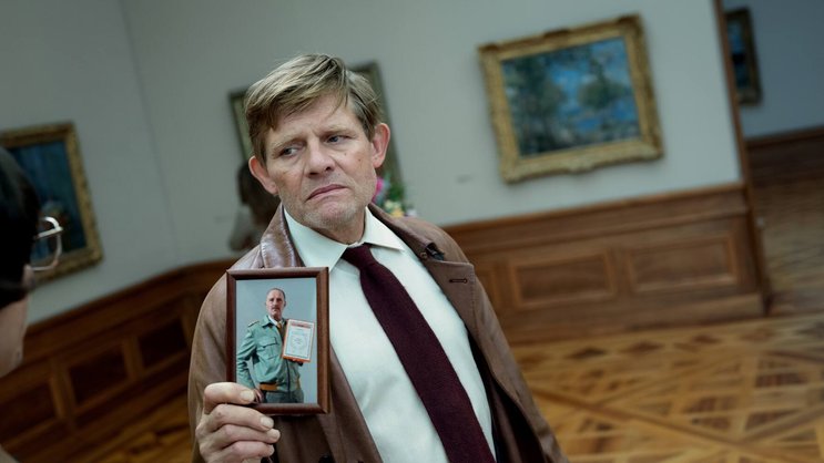 «Üble Sache»! Privatdetektiv Maloney (Marcus Signer) sucht den verschwundenen Polizisten (Stefan Kurt).