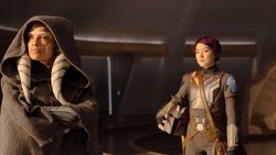 Ahsoka Tano (Rosario Dawson, l.) und Sabine Wren (Natasha Liu Bordizzo) in der neuen «Star Wars»-Serie «Ahsoka».