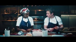 Sydney (Ayo Edebiri) und Carmy (Jeremy Allen White) während ihrer letzten gemeinsamen Schicht.