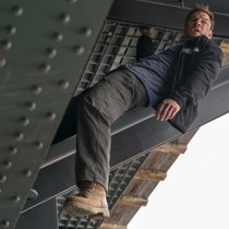 Knüppelhart und mit ausgeprägtem Gerechtigkeitssinn:  Reacher (Alan Ritchson).