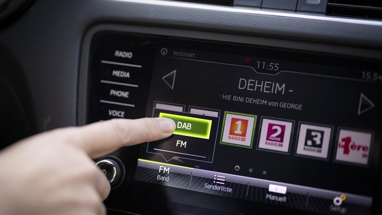 Kein UKW in Tunneln! Da sind Auto­fahrer weiter auf DAB+ angewiesen.