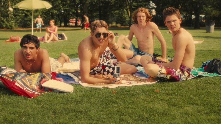 Im Freibad den Mädchen nachgaffen, geilo! Alba, PD, Gollum und Peppi (v. l.).