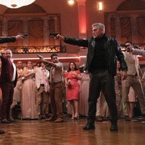 Die beiden Problemlöser (Brad Pitt, l. und George Clooney, r.) haben ihren Kernauftrag wohl etwas aus den Augen verloren.