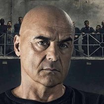 Gefängnisdirektor Bruno Testori (Luca Zingaretti) auf Mörderjagd.