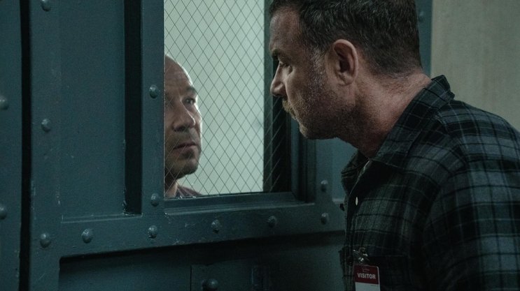 Jurek Walter (Stephen Graham, l.) und Jonah Lynn (Liev Schreiber).