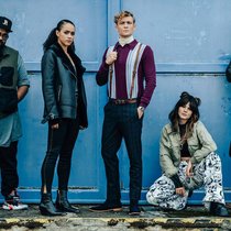 Gaunerquintett (v. l.): Rolph (Guz Khan), Gwendoline, Ludwig Dieter, Korina und Brad Cage (Stuart Martin).
