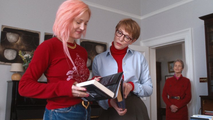 Mutter (Rampling, r.) lädt ihre zwei Töchter (Krieps & Blanchett) zum Tee.