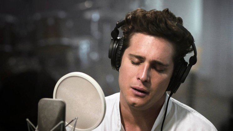 Goldjunge Luis Miguel (Diego Boneta) singt sich in die Herzen von ganz Mexiko.