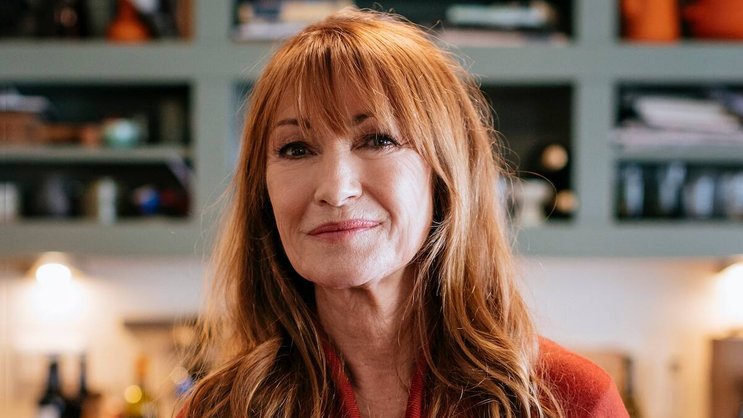 Ermittelt in neuen kniffligen Mordfällen in Dublin und ist dabei gern mit einem Glas Rotwein bewaffnet: Literaturprofessorin Harry Wild (Jane Seymour).