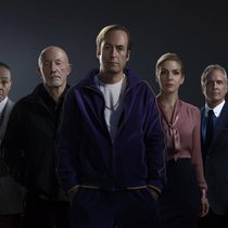 Die Dreharbeiten zur sechsten und letzten «Better Call Saul»-Staffel verzögerten sich wegen der Corona-Pandemie und weil Hauptdarsteller Bob Odenkirk (vorne) am Set einen Herzinfarkt erlitt.