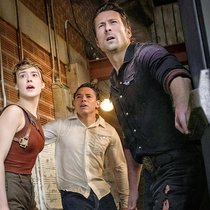 Kate (Daisy Edgar-Jones) und Tyler (Glen Powell) sehen sich einem Megatornado gegenüber.