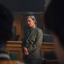 Autorin Sandra (Sandra Hüller) verteidigt sich vor Gericht selbst.